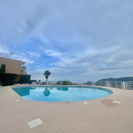 Grand-duc Avec Piscine - 2 Pieces *