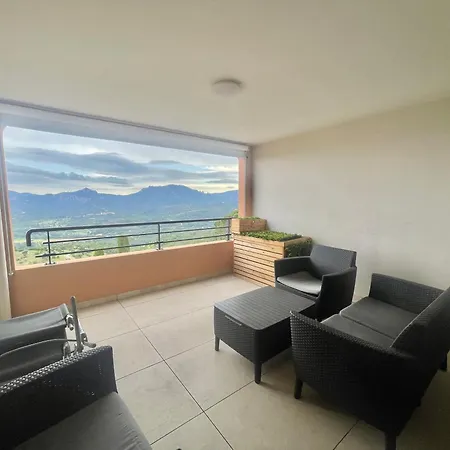 Grand-duc Avec Piscine - 2 Pieces Appartement *
